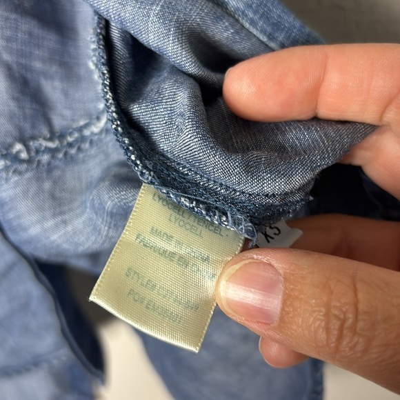 Cloth & Stone Denim Button Down Shirt Two Pockets Slit Back blue wash size XS - Picture 5 of 8